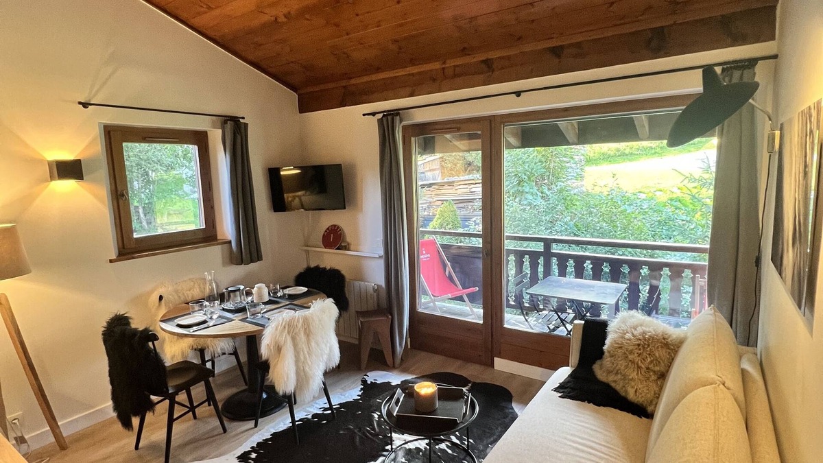 Megeve Apartment | 30m2 apartment - sleeps 4 500m from the Megève slopes + Parking - Wifi - Locker