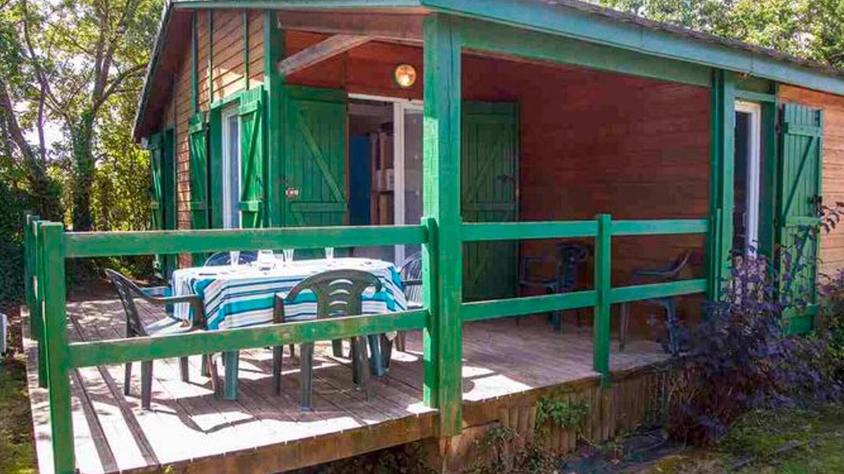 Naucelle Ski Chalet | 30m² Chalet with Terrace for 6 People