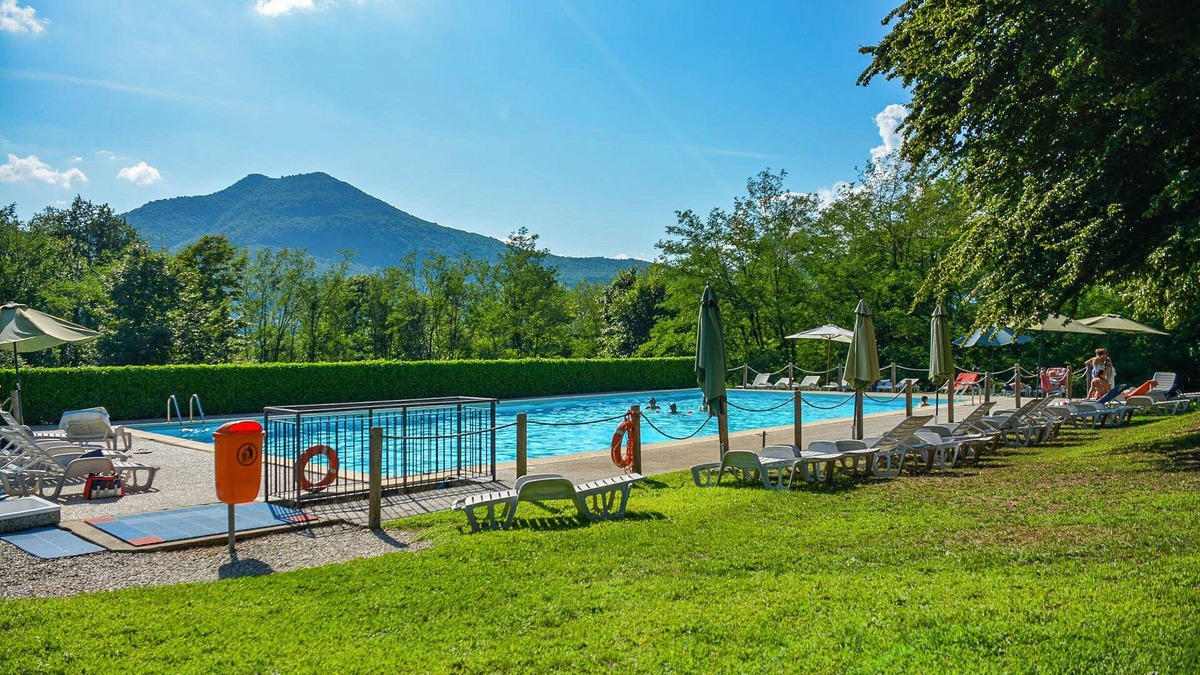 Montegrino Valtravaglia Apartment | 3½-zimmer-wohnung in Einer Gepflegten Residenz mit Pool und Tennisplatz