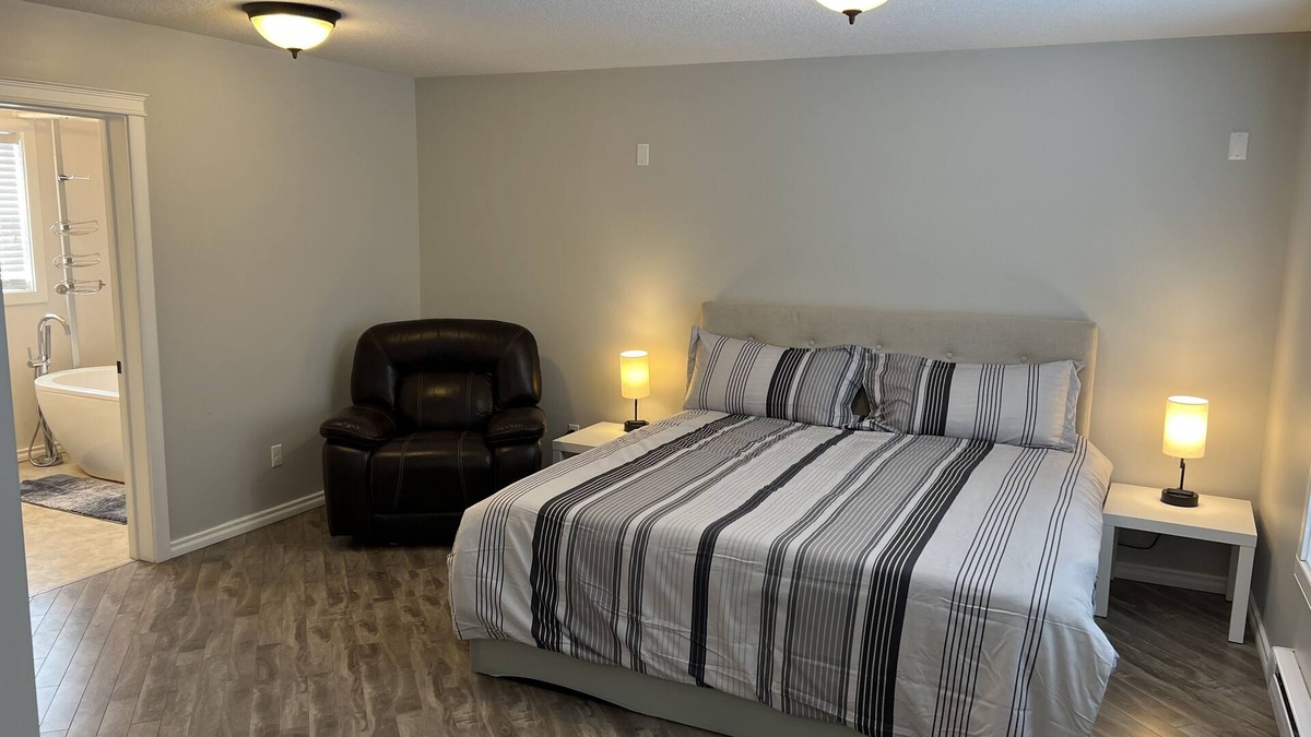 Three Hills House | 31 Cherry Lane - LARGE HOME - COZY SPACES - LOTS OF OPTIONS