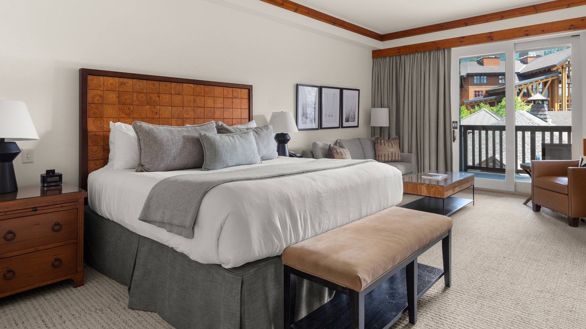 Stowe Area Cabin | #311 | Studio | Upper Main | 3rd floor | Spruce Peak & Village Views!