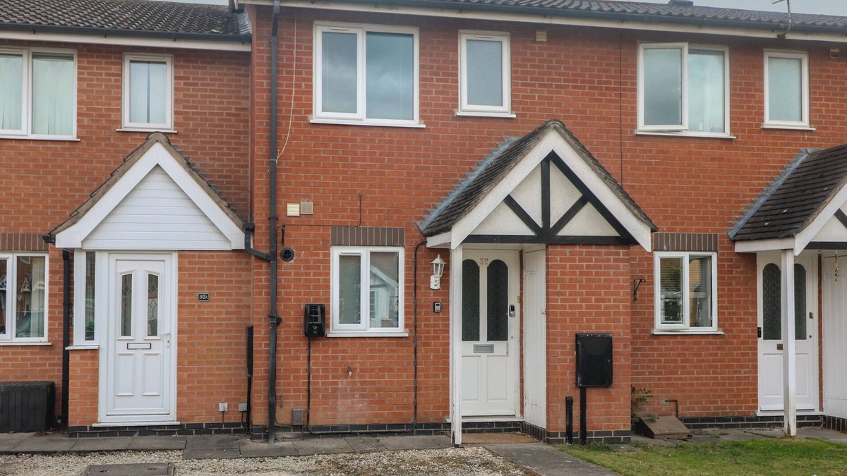 Leicester Cottage | 32 MOORLAND HOUSE, with a garden in Syston