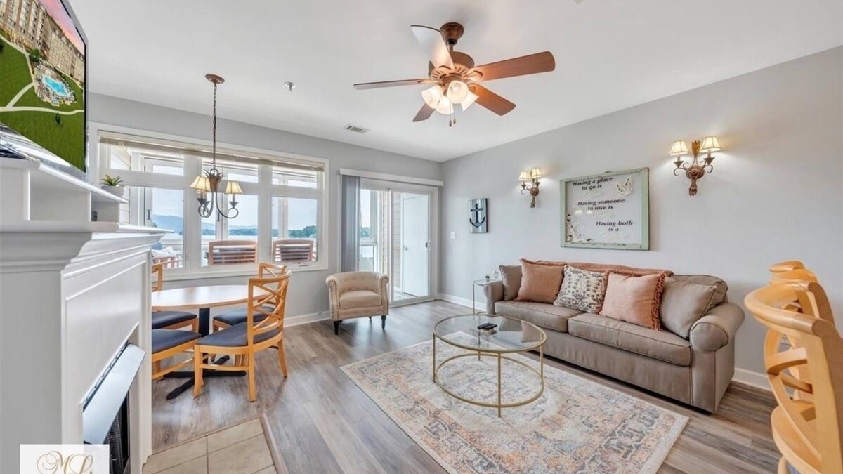 Smith Mountain Lake Apartment | #322 Pointe - 2 Bedroom Lakefront Condo at Mariners SML