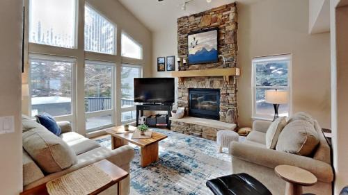 Corinthian Hills House | 33 Corinthian Circle