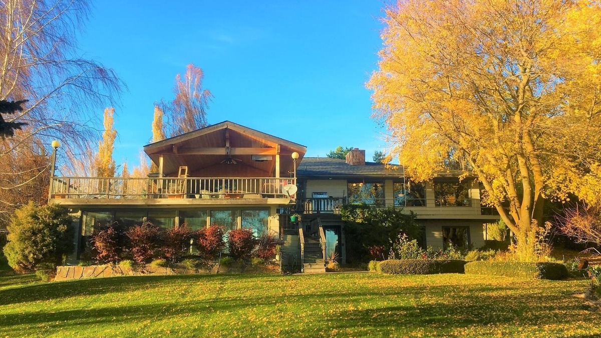 Rocky Point House | 33% OFF - FLATHEAD LAKE RETREAT in Montana: 7 Bedroom, Private Beach, Dock-Book!