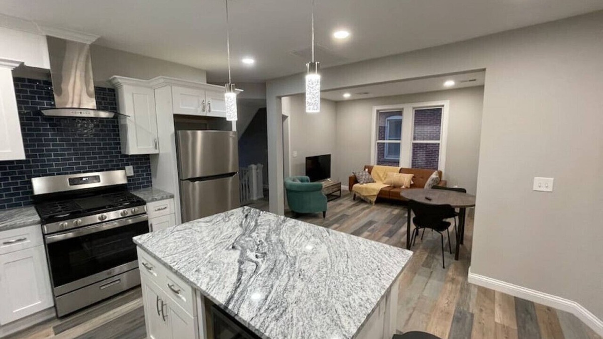 Merion Village Apartment | 33 W. Moler (Upstairs) · Modern Chic in German Village & Merion Village Area