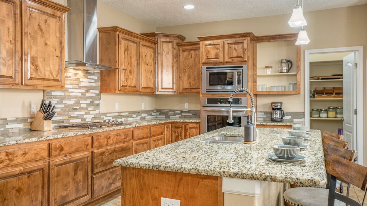 Paradise Hills Civic House | 3300SF of Modern Luxury - Spa/Work Space/Gym/Game Room - Pet Friendly!