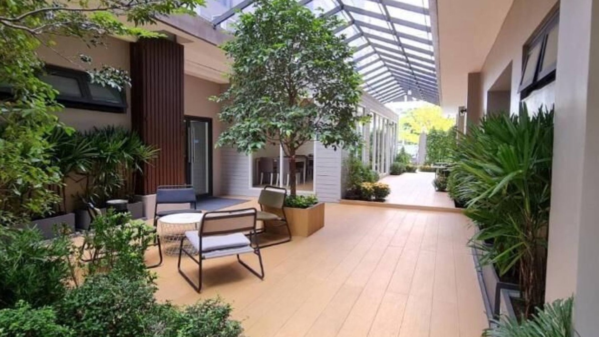 Bang Phlat Hotel | 35 Bow Hotel