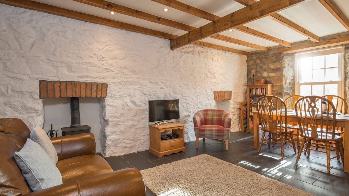 St Davids House | 35 Bryn Road, Holiday Home St Davids, Sleeps 5, 3 bedrooms, bathrooms