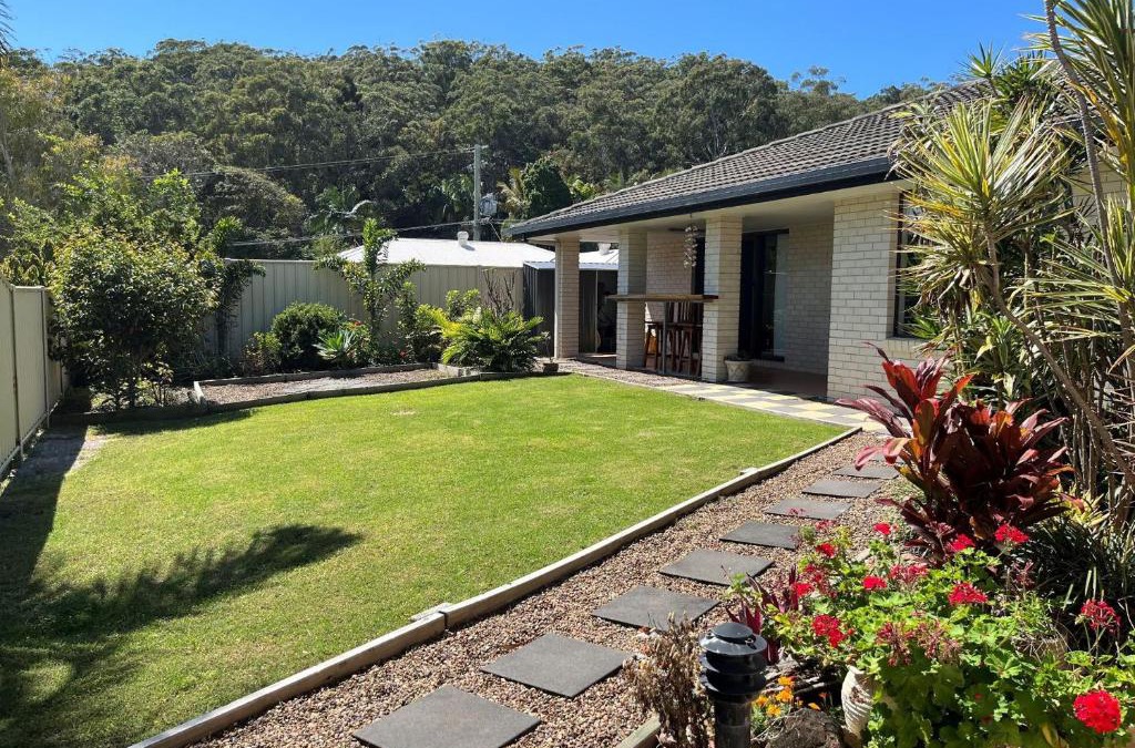 Rainbow Beach House | 35 Rumbalara Avenue Rainbow Beach Pool Aircon Pets Welome