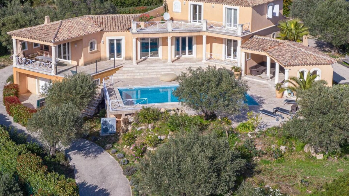 Sollies-Ville House | 350 m² house with 10 beds and beautiful sea view