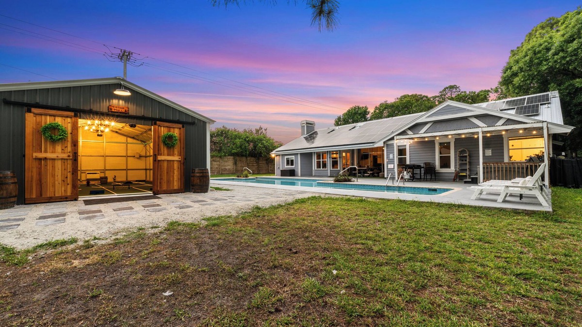 Jupiter House | 3500² ft Luxe 4/4 - Htd LapPool, Arcade HotTub, ADU, Fully Fenced, Gated.