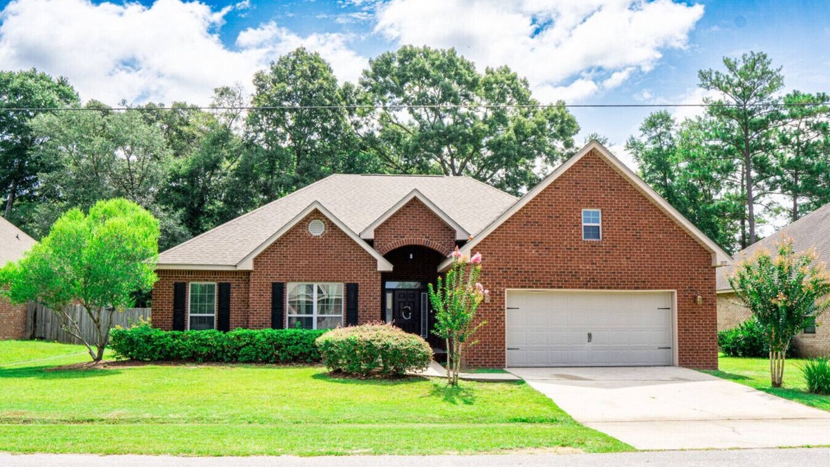 Crestview House | 3575 Autumn Woods Dr.