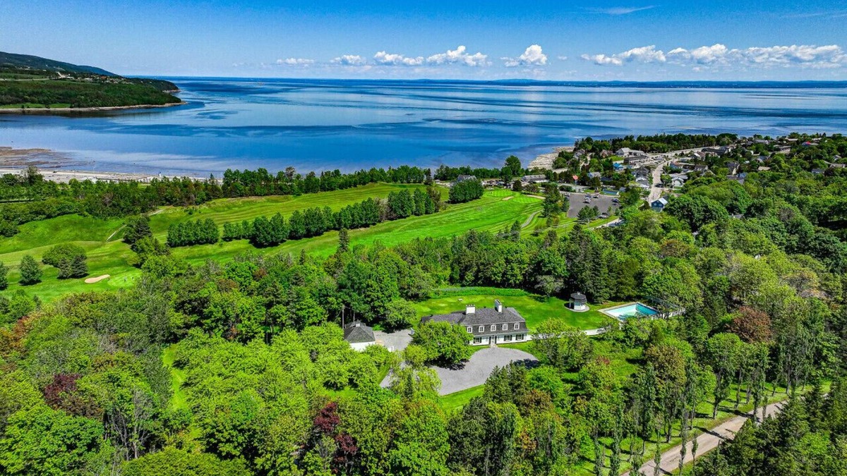 Pointe-au-Pic House | 359 · Les Immeubles Charlevoix - 359