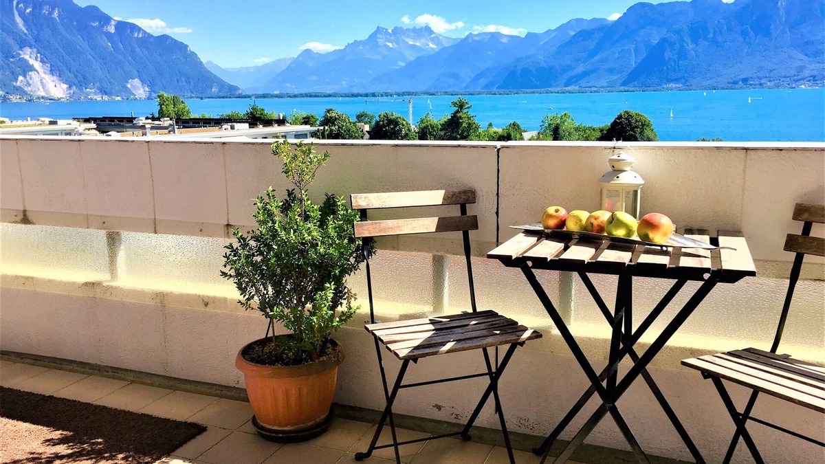 Montreux Apartment | 35Modern and spacious with balcony and lake view