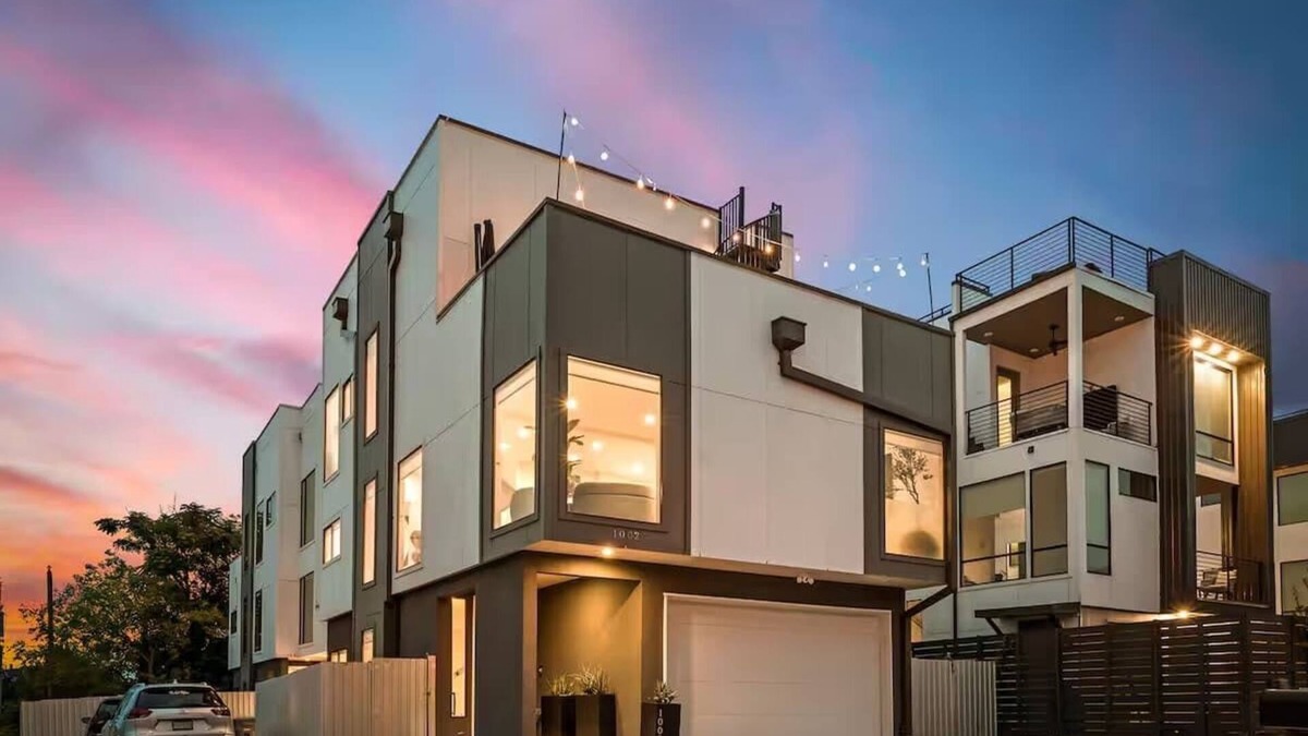 West Dallas House | 360 City Views ~ DT Dallas ~ Sleeps 10~ 2xRooftops