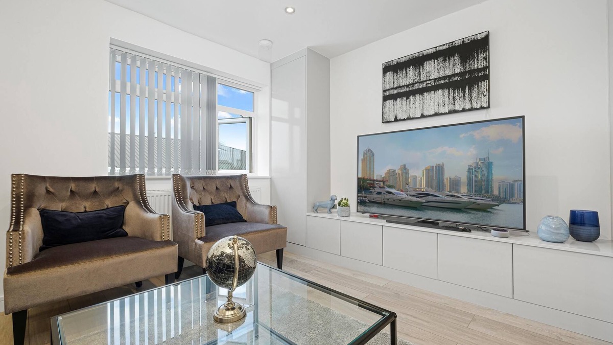 South Ruislip Apartment | 360 HA4 StMartins 10 - St Martins 2 Bedroom & 1 Bathroom Apt. 10 - Ruislip