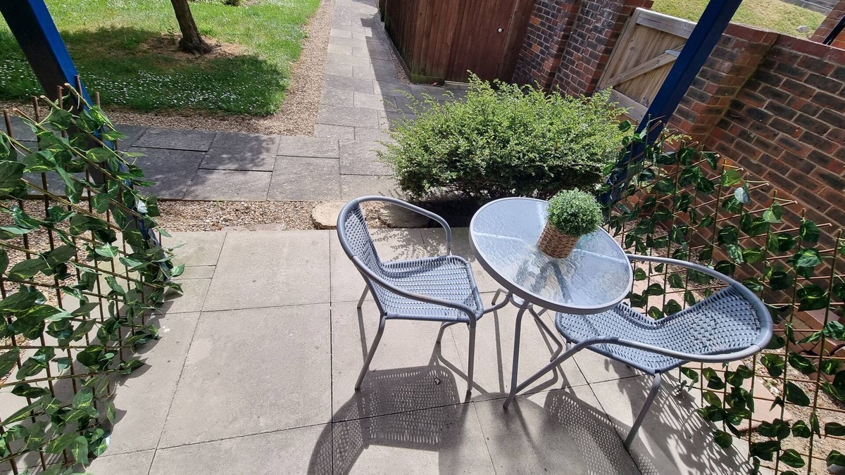 Burnham-on-Crouch Apartment | 360 Serviced Accommodations - Waterfront Retreat - Modern Apartment