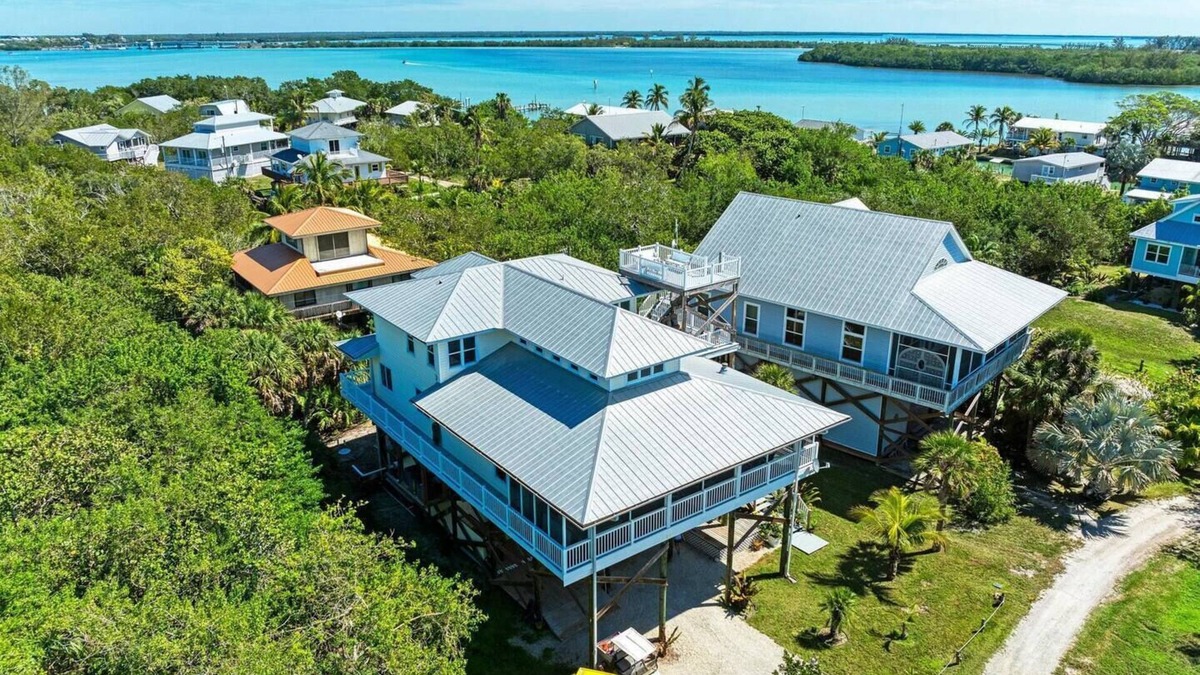 Placida House | 360* Views at "LGI Paradise" ~ Screened Porch w/Hot Tub, Golf Cart included