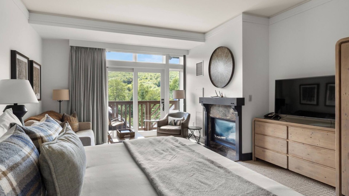Stowe Area Cabin | #374 | Studio | Remodeled Studio | 3rd Floor Mt Mansfield Views