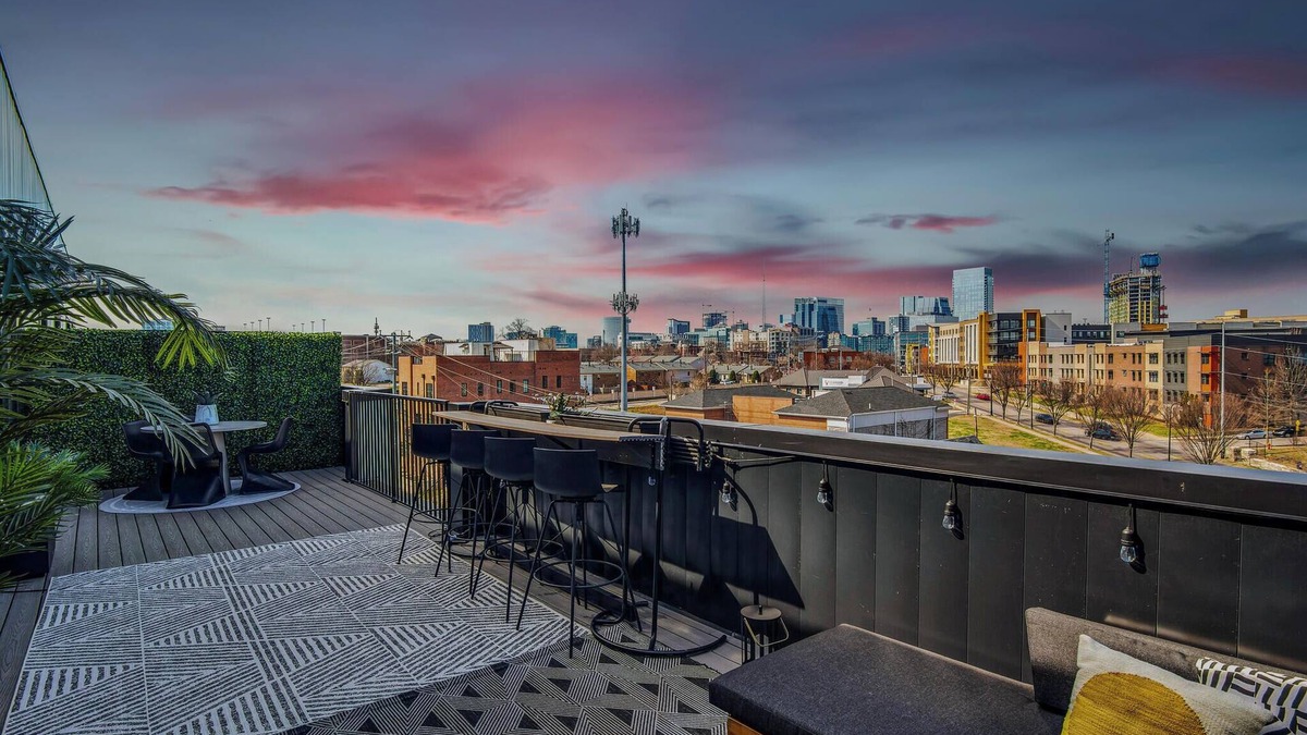 Rolling Mill Hill Condo | 380sq ft Private Downtown Terrace 1mi Broadway