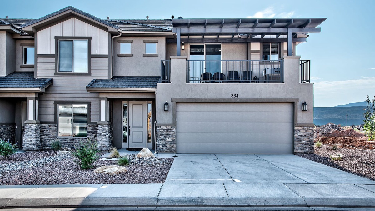 Hurricane House | 384 Zion Village Resort 7 Bedroom/5 bathroom Family Retreat w/private Jacuzzi