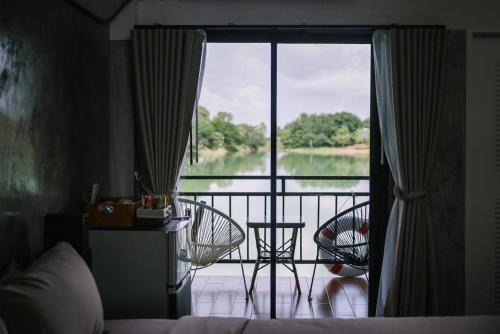 Bang Mun Nak Hostel | 385 Lake