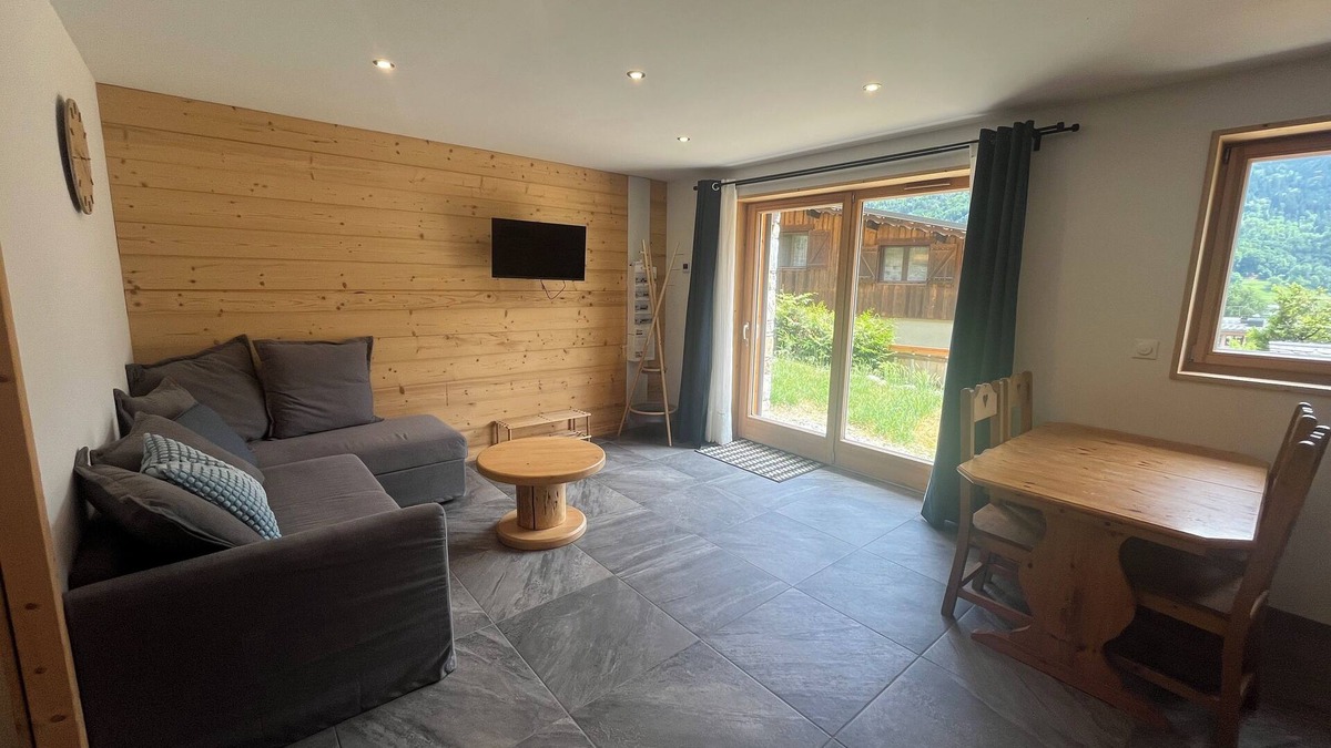 Bozel Apartment | 38m2 garden apartment Located in a new chalet Not overlooked