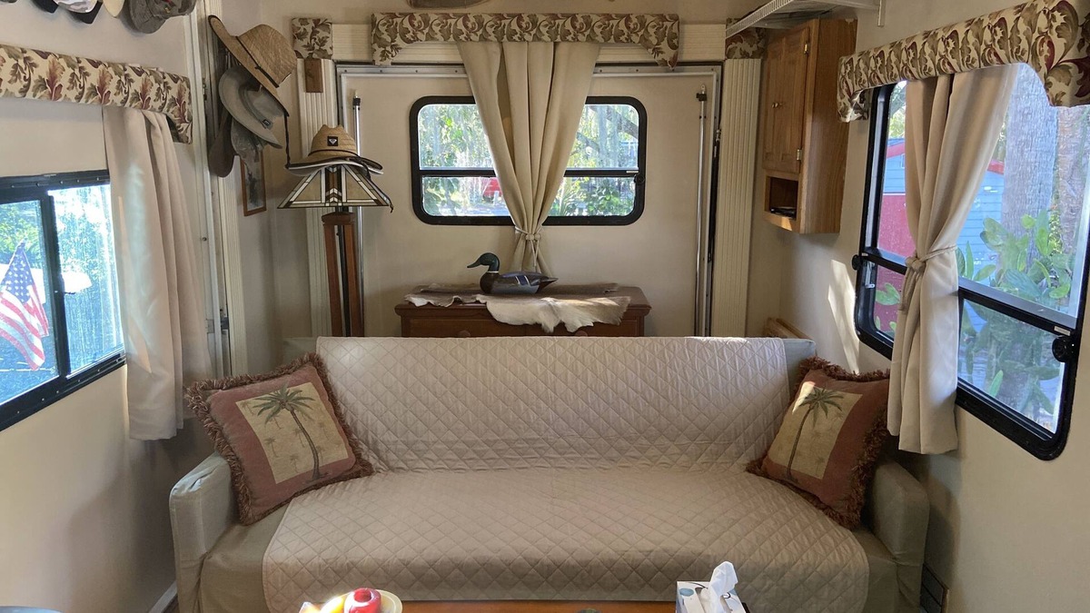 Moore Haven House | 39 foot fifth wheel with on-site free dockage and launching. October Specials!