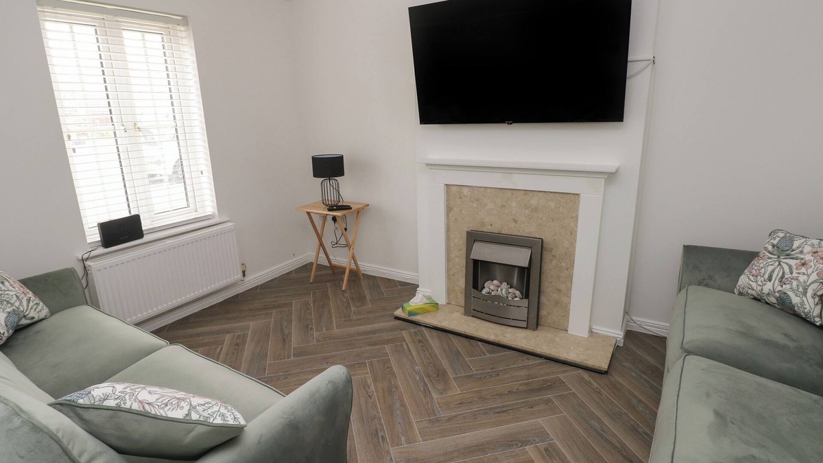Port Talbot House | 39 MARINERS QUAY, pet friendly, with a garden in Port Talbot