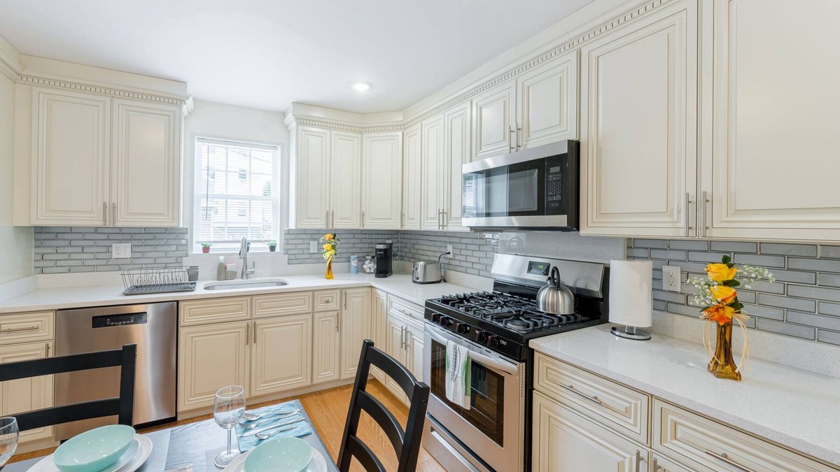 Quincy House | 39-Newly Built Townhouse