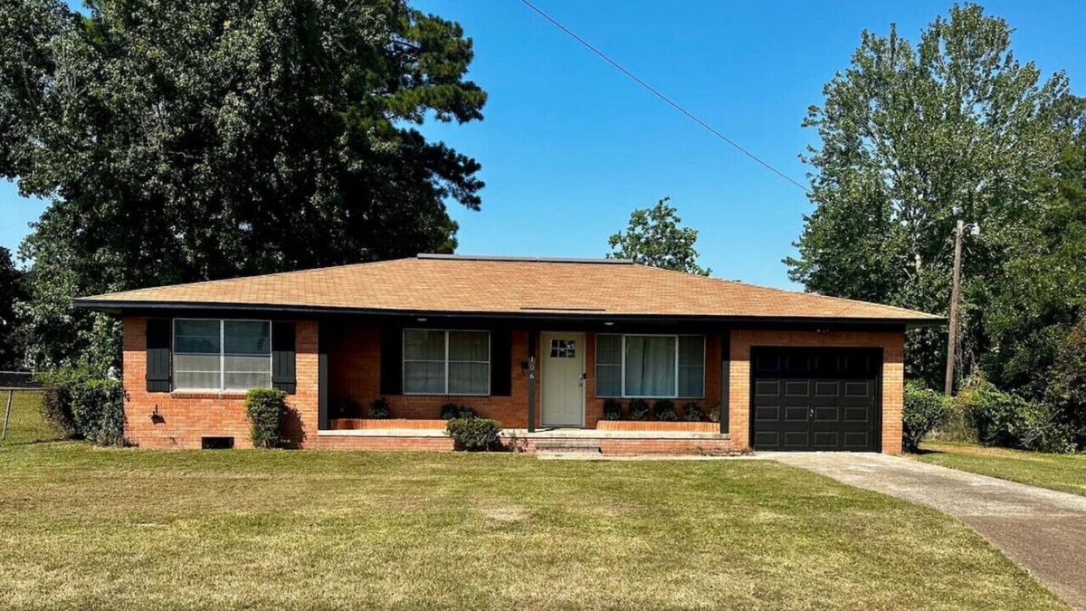 Leesville House | 3B/2B Southern Country in the City