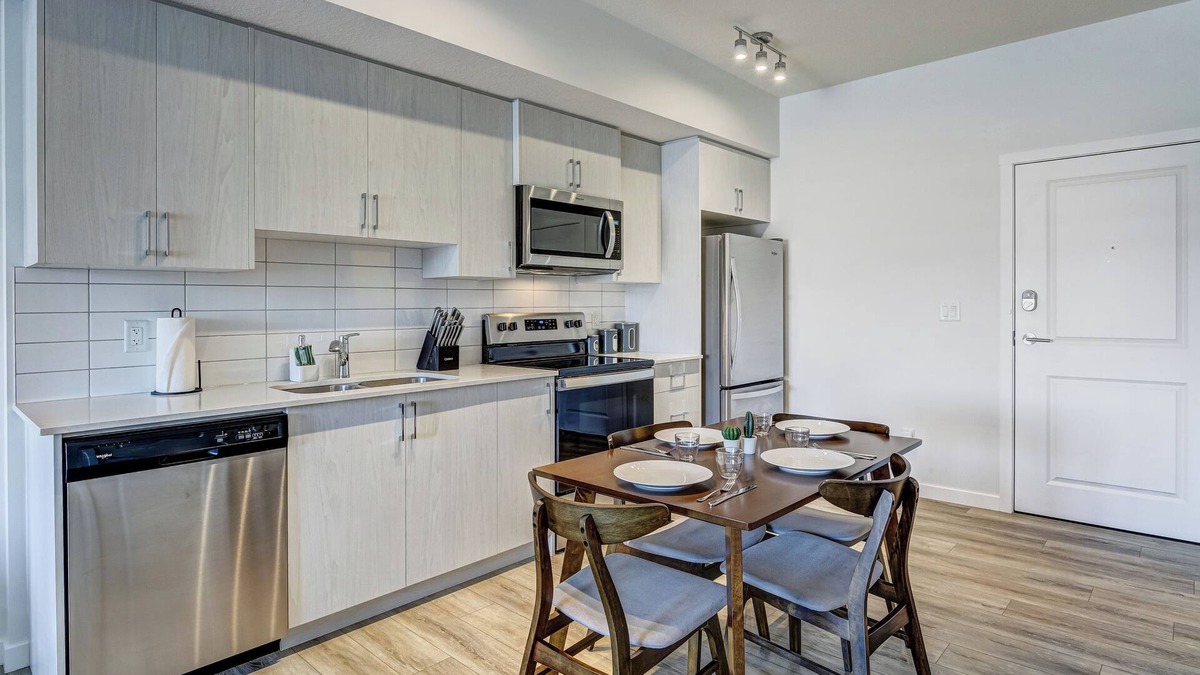 Sage Hill Condo | 3BD 1.5BA | 20 min DT | 1HR Canmore & FREE Heated Parking