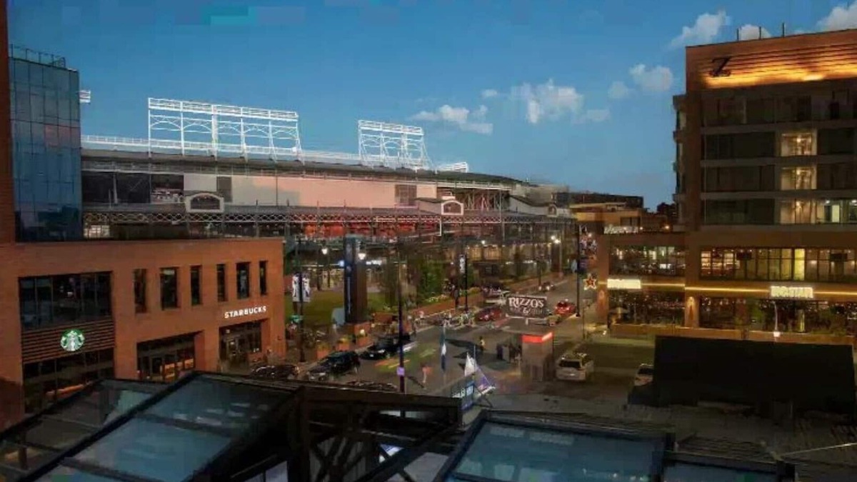 Wrigleyville House | 3Bed/2Bath Wrigley home w/view & party deck 443 ft from Wrigley Field - 3rd Fl