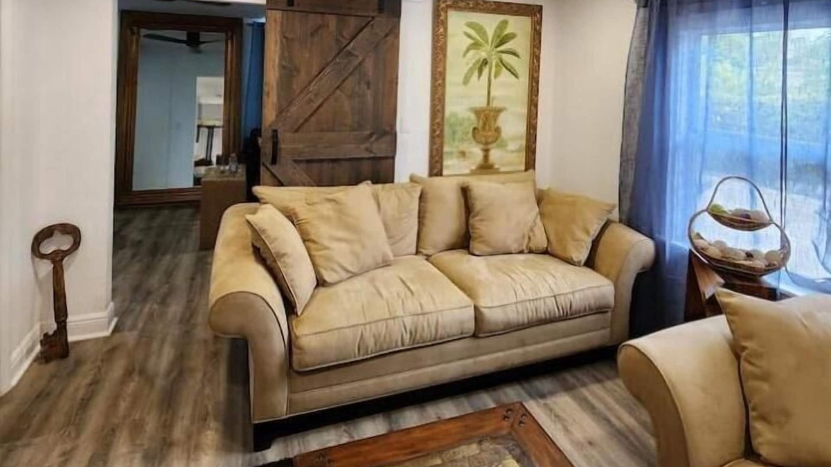 Central Oakland Park House | ◈ 3Bed/3Bath ◈ Heated Pool ◈ <10 Mins from Beach