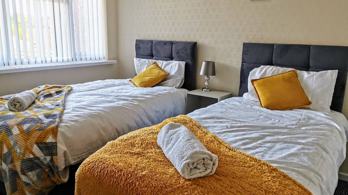 Wolverhampton House | 3Bed Full House - Free Parking - Family Friendly!