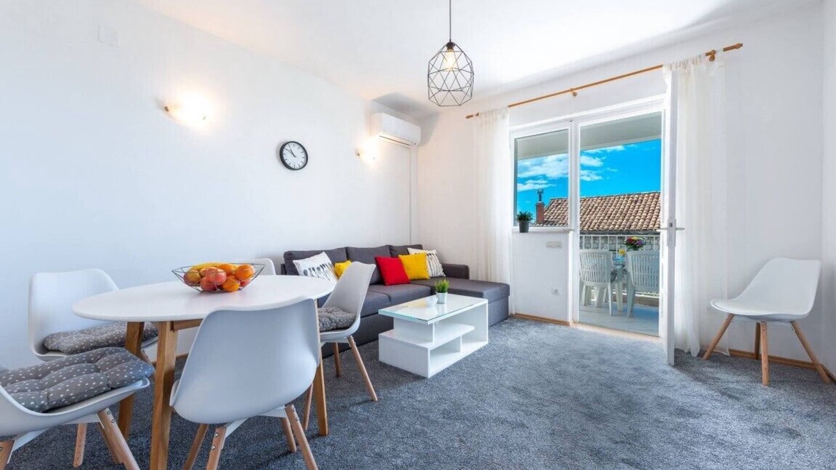 Pile Apartment | 3bedroom apartment near Old Town!