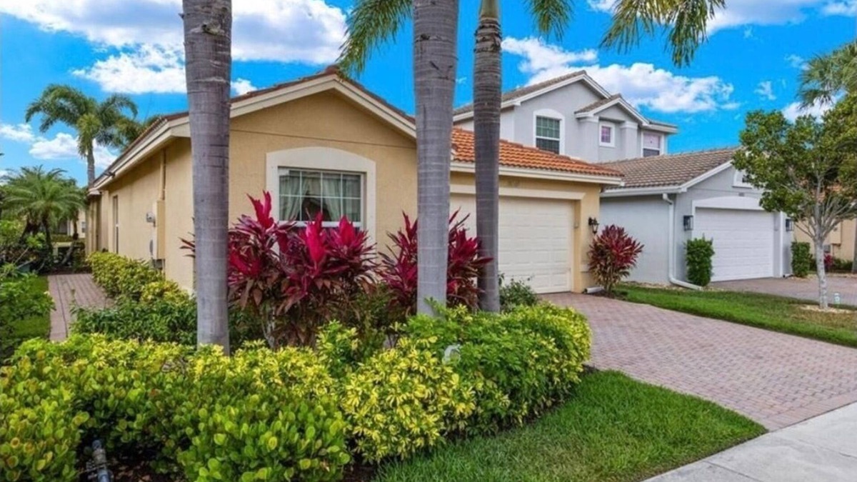 Botanica Lakes House | 3Beds and 2Baths Beautiful and Comfort Home for Your Vacation.