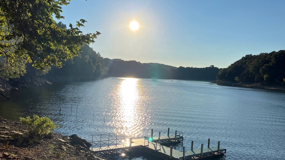 Burnside Cottage | 3BR 1BA cozy cottage with full kitchen, seasonal lake view, minutes to LCRH