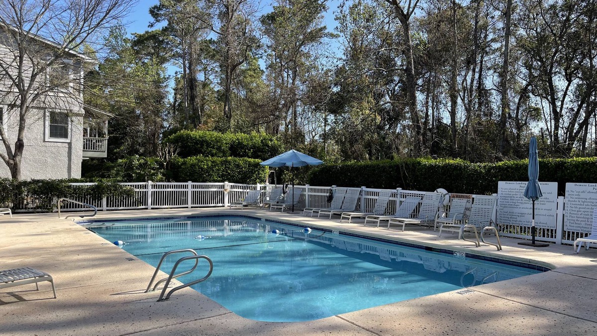 Demere Park House | 3BR/2.5BA Townhouse, Pet friendly, Elevator, Community Pool!