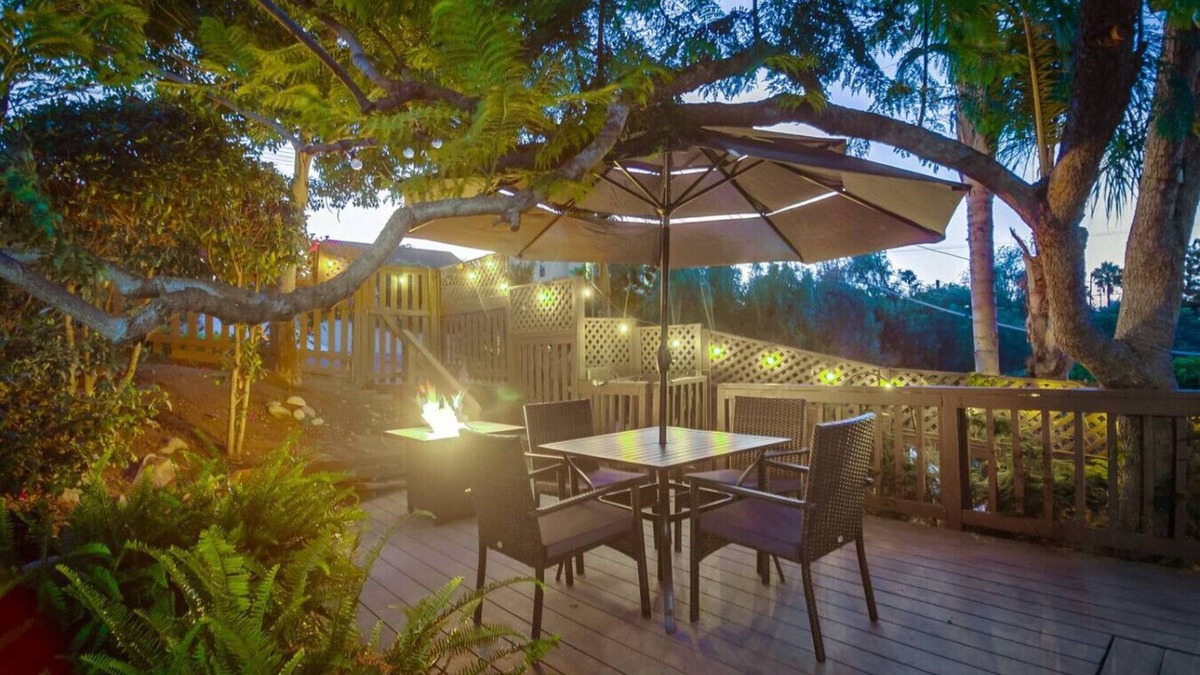 South Park House | 3BR+2BA | Hot Tub | Tropical Oasis