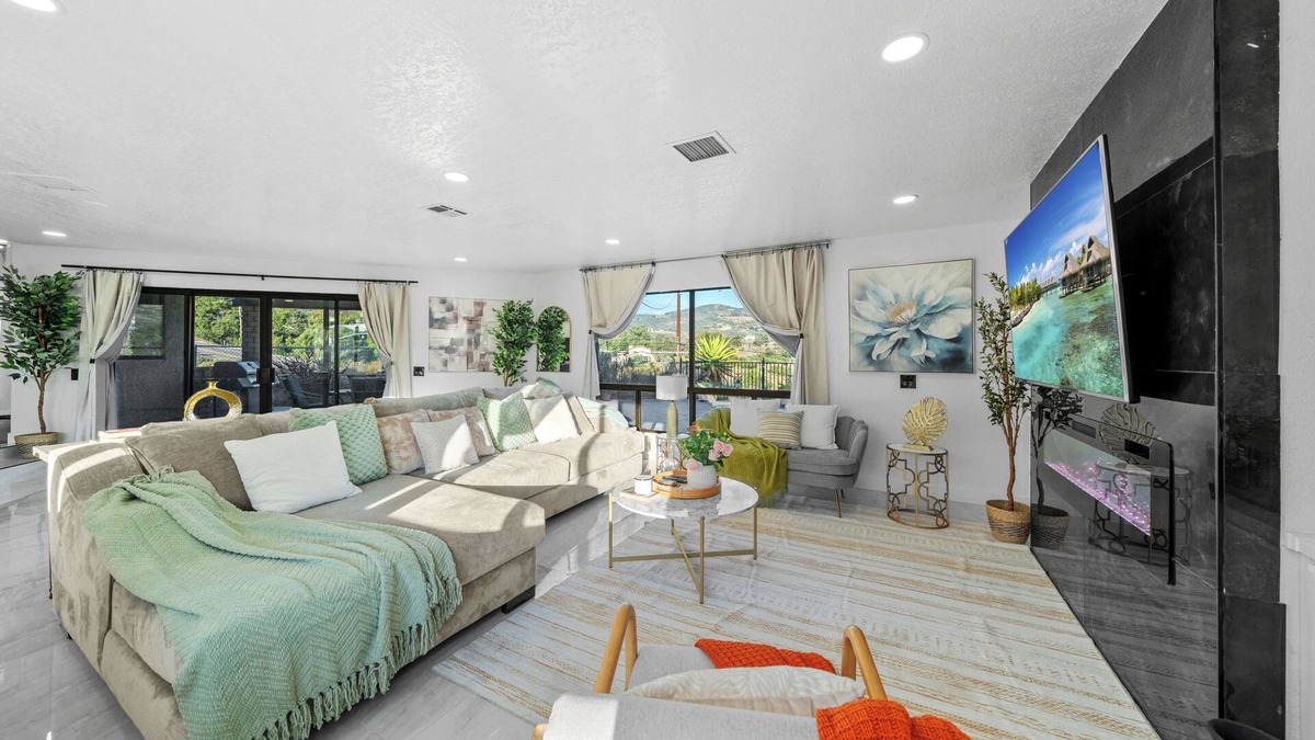 Jamul House | 3BR/2Bth Mountain View, 2500 sqft, King Bed, Garage