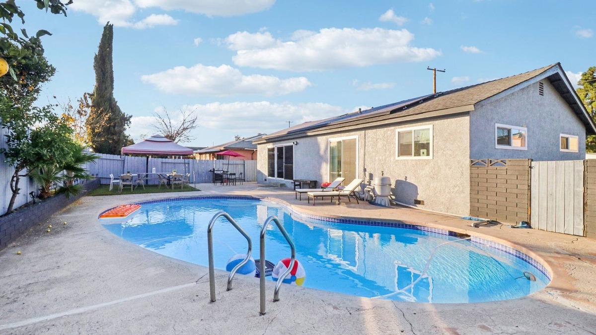 El Cajon House | 3BR/2Bth w Pool, Garage, King Bed, Ranch Style