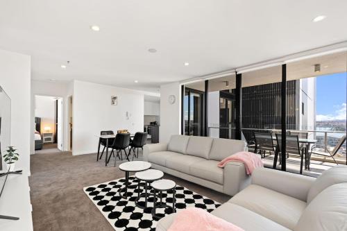 Belconnen Apartment | 3BR 3BA Next to Mall & Govt Hub with Pool and Gym