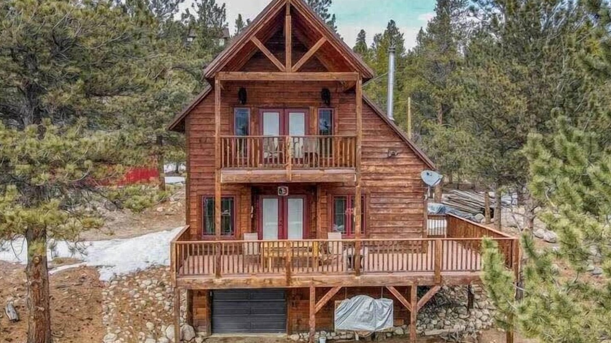 Twin Lakes Cabin | 3BR Cabin Escape w/Deck Twin Lakes Mountain View