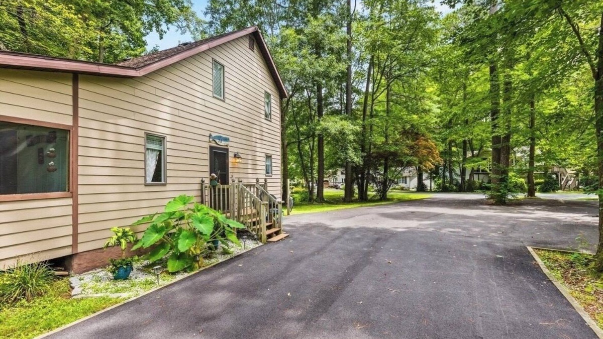 Ocean Pines House | 3BR charmer with hallway loft on large corner lot. Peaceful setting near ocean.
