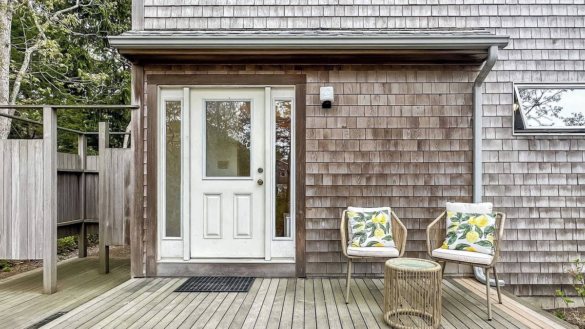 Katama House | 3BR Coastal Retreat in Quiet Edgartown Neighborhood