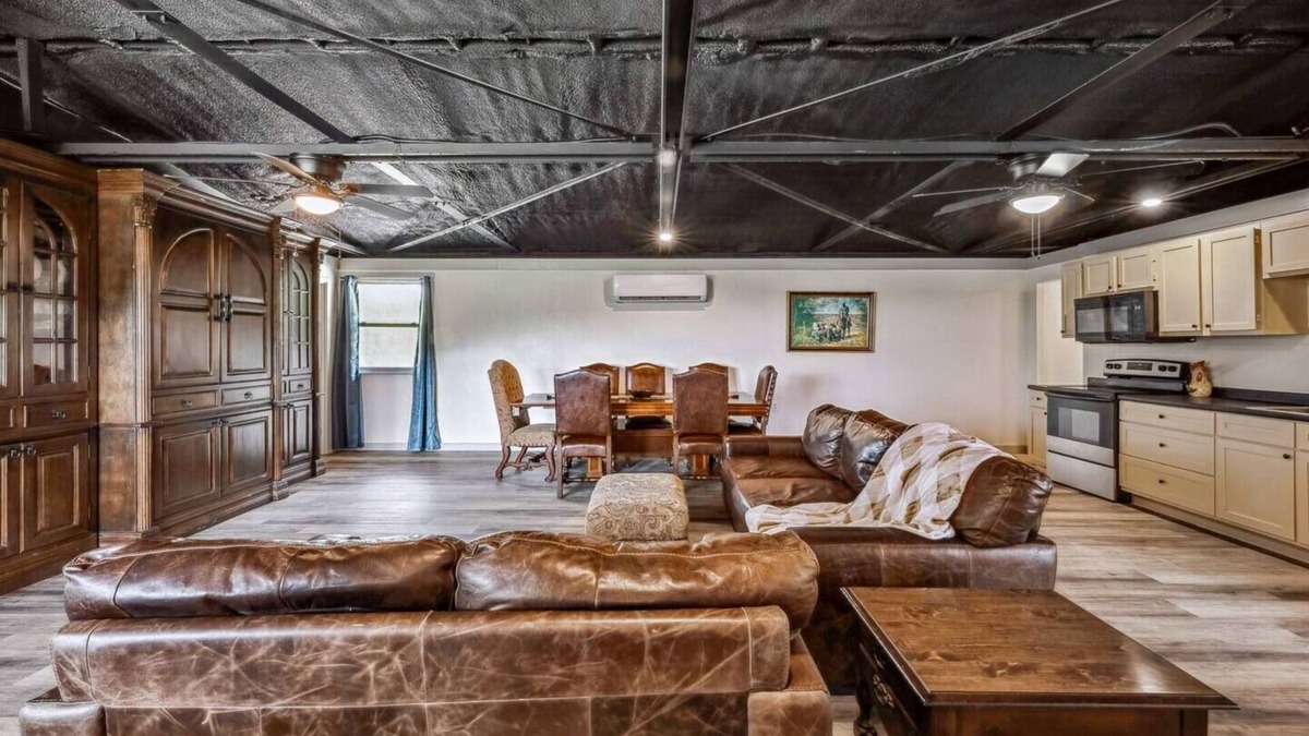 Paluxy Cabin | 3BR Country Getaway Patio Nature Views