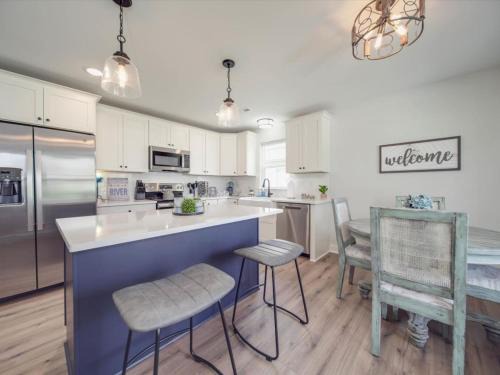 Mount Holly House | 3BR Cozy Mt. Holly River Retreat USNWC Fire Pit