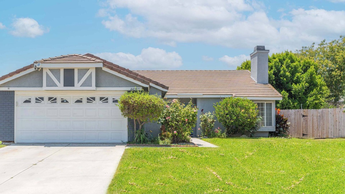 Riverside House | 3BR Family Home | Large Yard, Parking, Remodeled